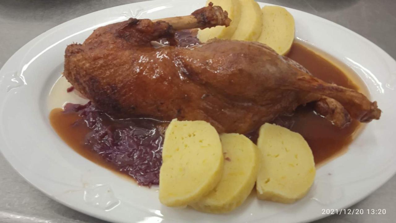 Mala Svata Hora - Penzion & Restaurace Mníšek pod Brdy Εξωτερικό φωτογραφία