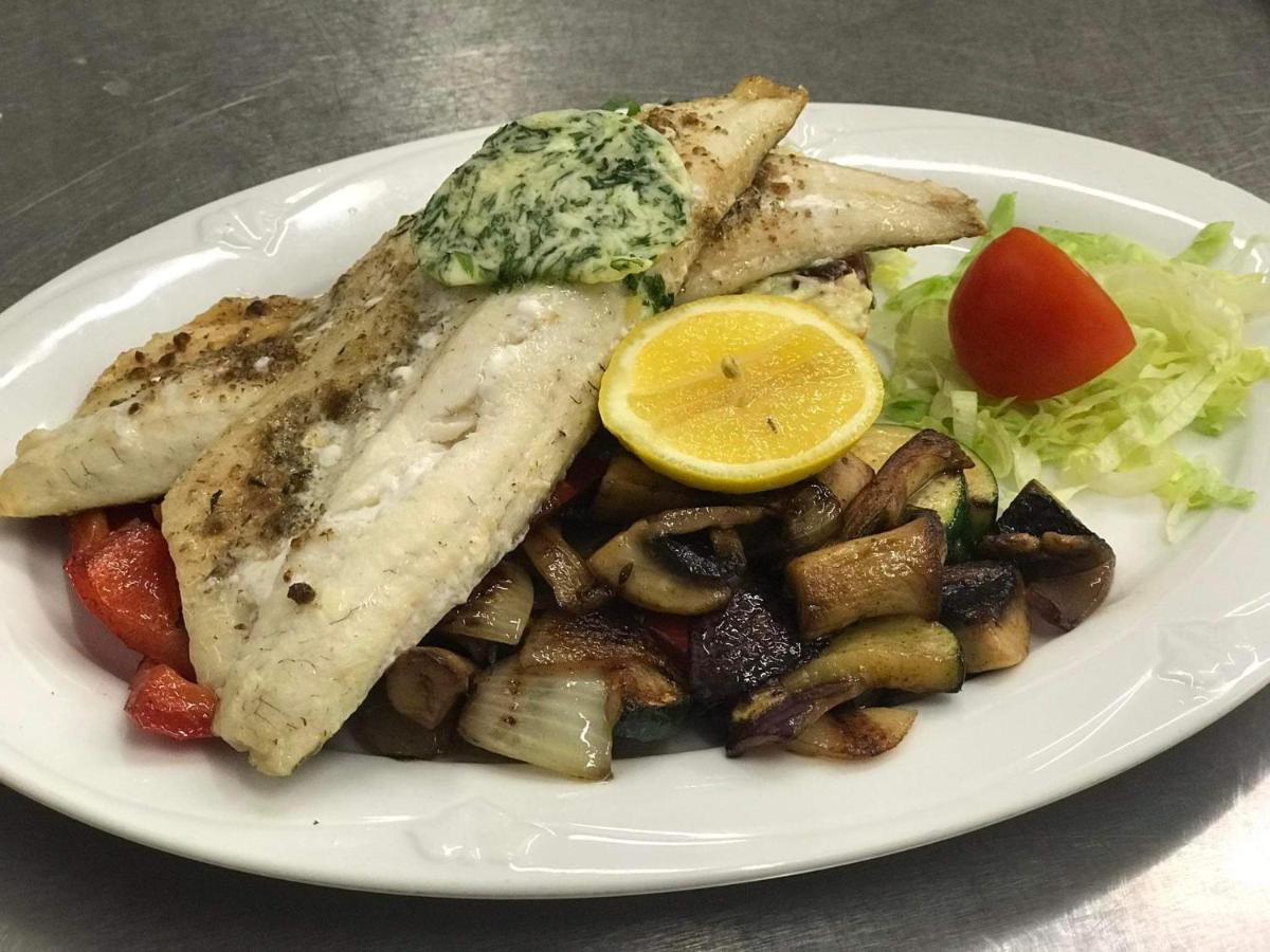 Mala Svata Hora - Penzion & Restaurace Mníšek pod Brdy Εξωτερικό φωτογραφία