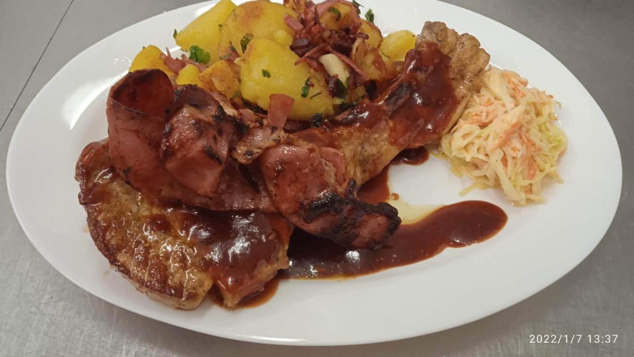 Mala Svata Hora - Penzion & Restaurace Mníšek pod Brdy Εξωτερικό φωτογραφία