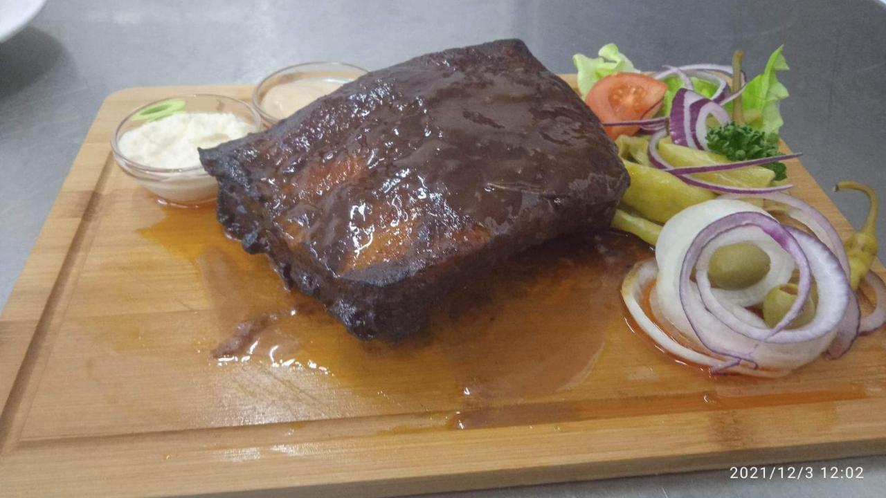 Mala Svata Hora - Penzion & Restaurace Mníšek pod Brdy Εξωτερικό φωτογραφία