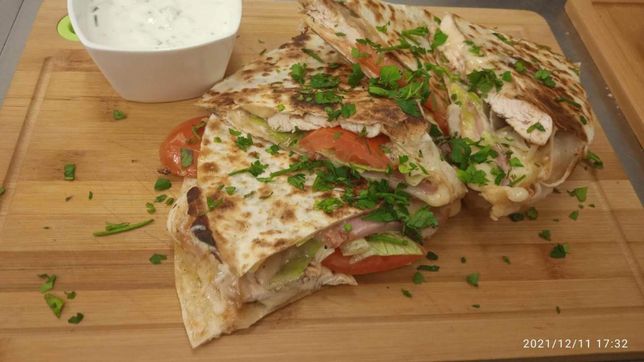 Mala Svata Hora - Penzion & Restaurace Mníšek pod Brdy Εξωτερικό φωτογραφία