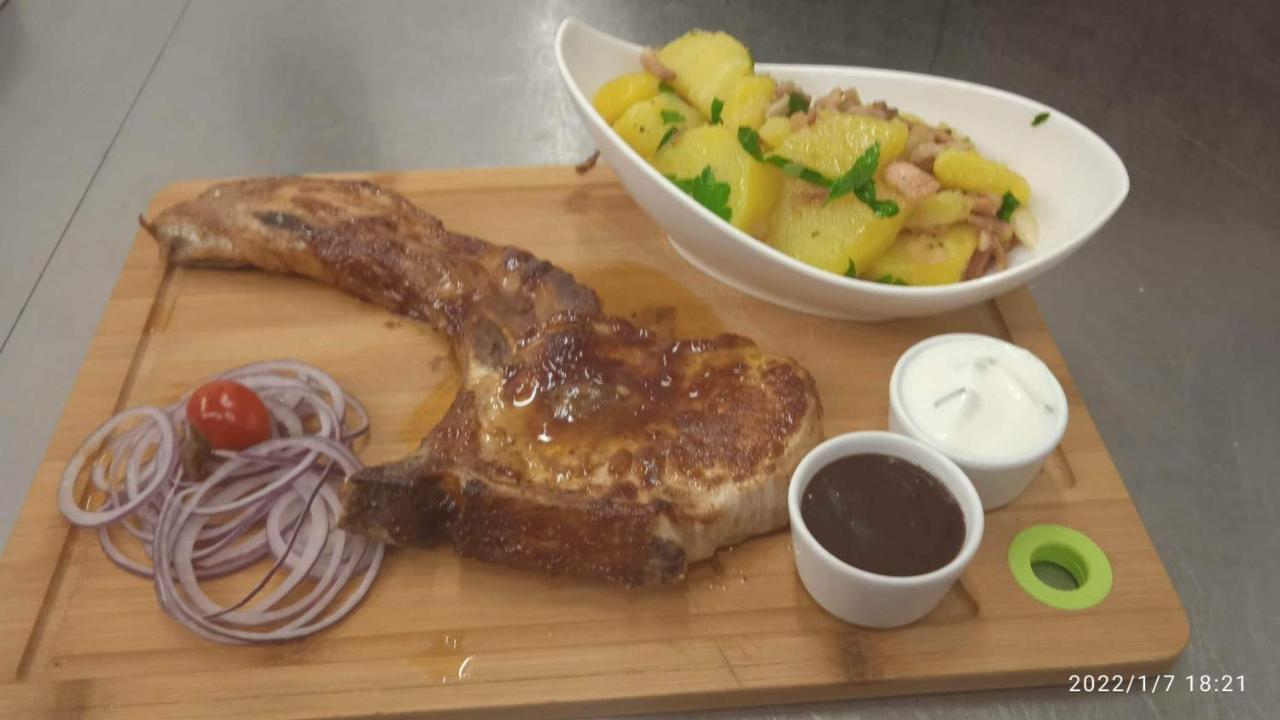 Mala Svata Hora - Penzion & Restaurace Mníšek pod Brdy Εξωτερικό φωτογραφία